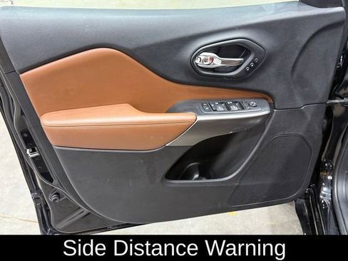 Used 2019 Jeep Cherokee Overland w/ Technology Group image 20