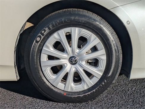 Used 2019 Toyota Prius LE image 10