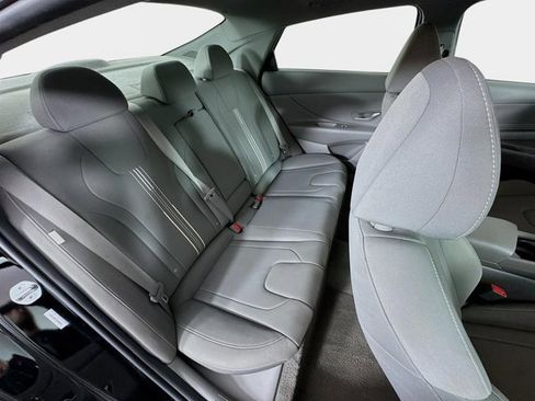 Used 2025 Hyundai Elantra SEL image 28