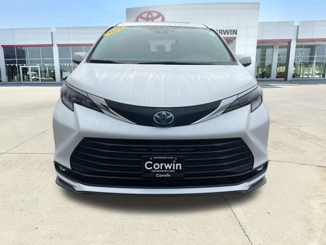 Used 2025 Toyota Sienna XLE FWD image 8