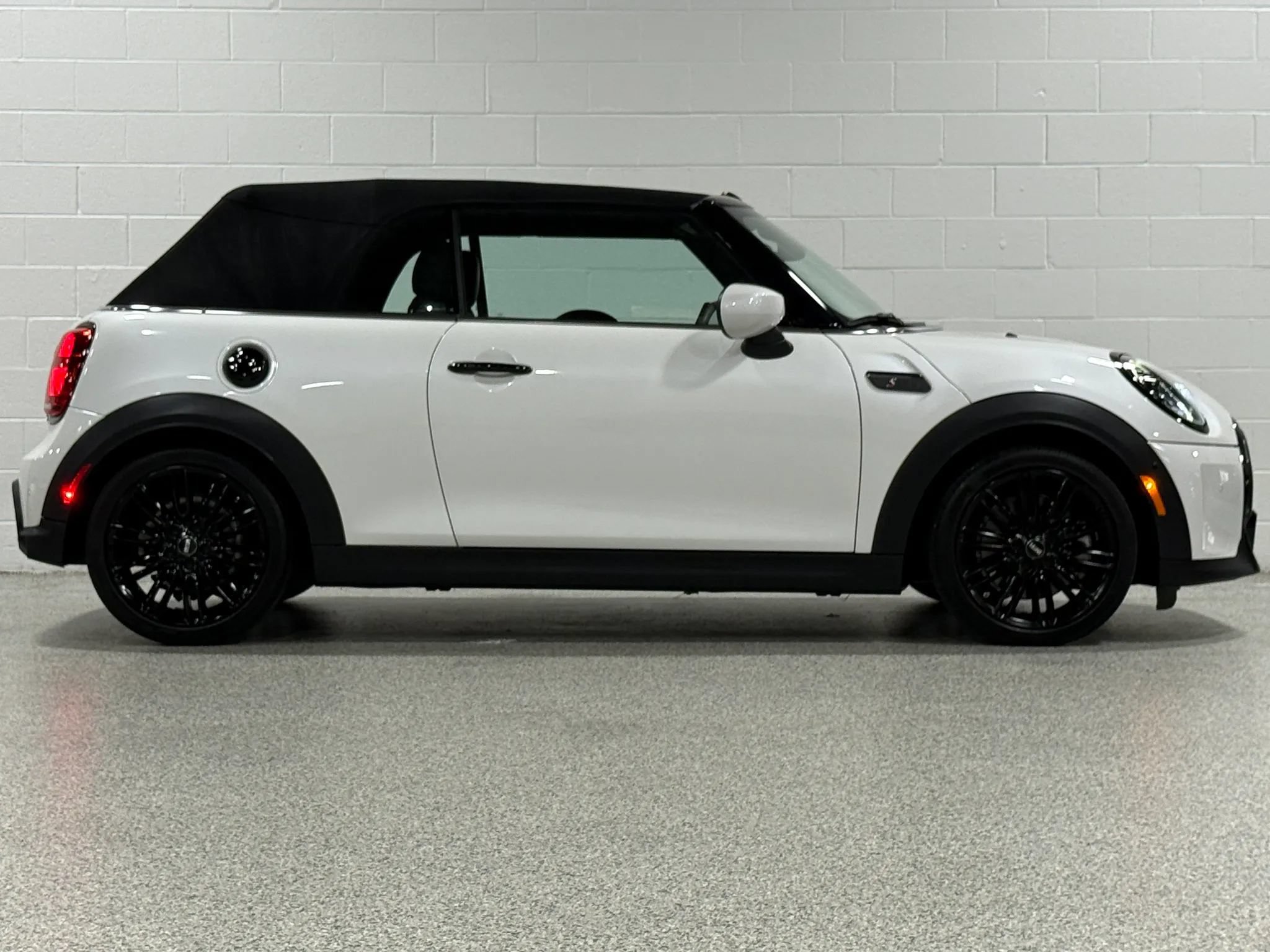 Used 2023 MINI Cooper S FWD image 6