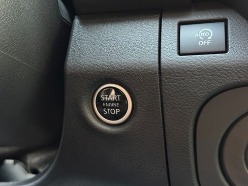 Used 2025 Nissan Frontier SV w/ SV Convenience Package RWD image 21