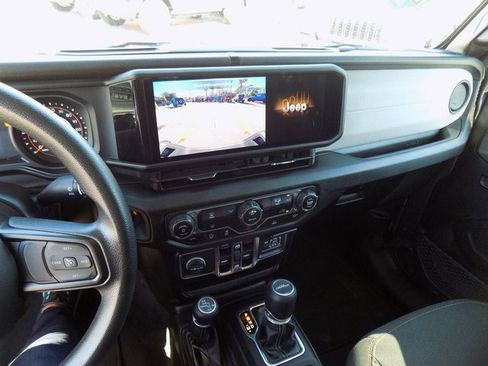 Certified 2024 Jeep Gladiator Sport image 16