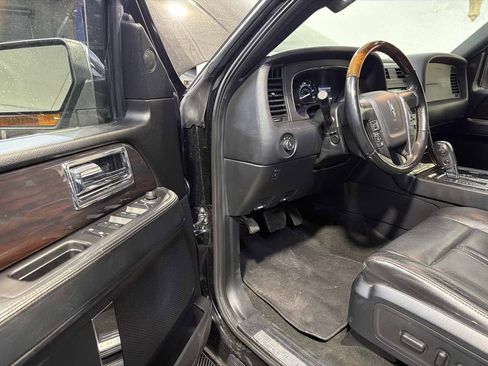 Used 2017 Lincoln Navigator Reserve image 15