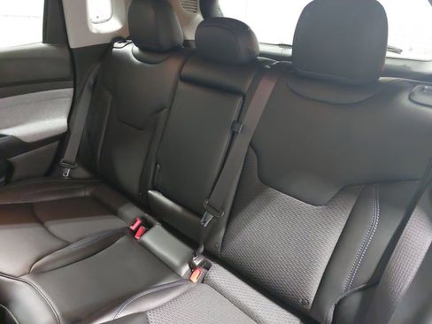 Used 2022 Jeep Compass Latitude image 13