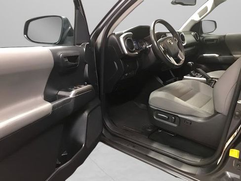 Used 2020 Toyota Tacoma SR5 image 9