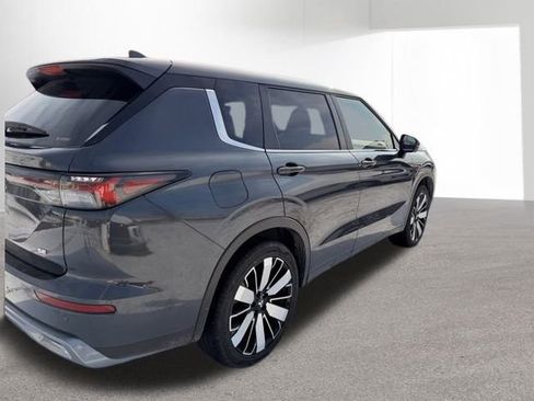 Used 2025 Mitsubishi Outlander SE image 8