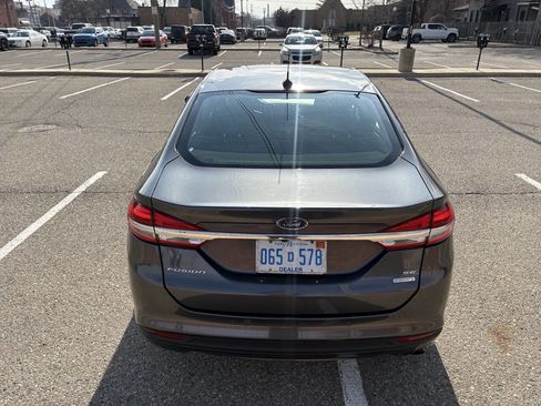 Used 2017 Ford Fusion SE w/ Fusion SE Technology Package FWD image 10