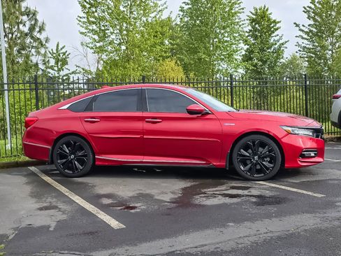 Used 2018 Honda Accord Touring image 2