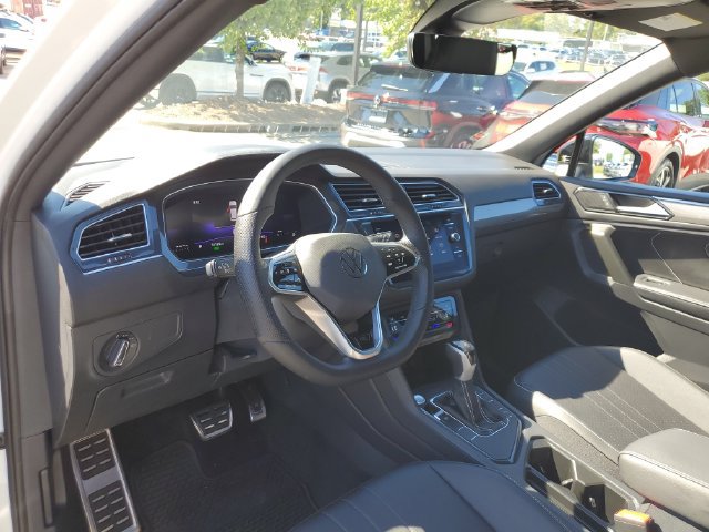 Certified 2024 Volkswagen Tiguan SE R-Line FWD image 24