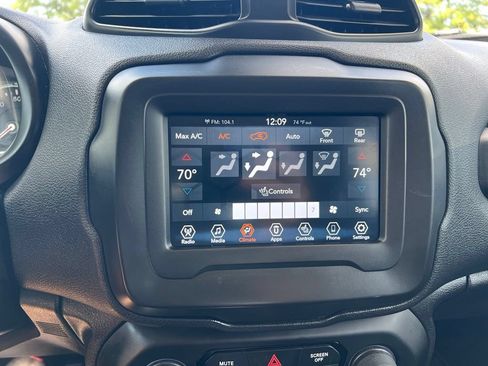Used 2020 Jeep Renegade Latitude w/ Cold Weather Group AWD/4WD image 35