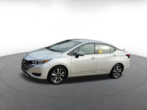 Used 2025 Nissan Versa SV FWD image 8