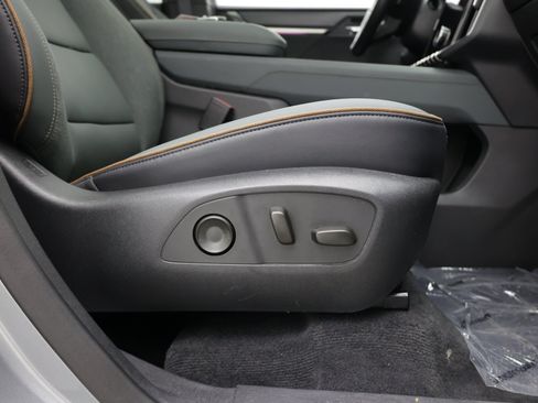Used 2025 GMC Acadia AT4 w/ Luxury Package AWD/4WD image 46