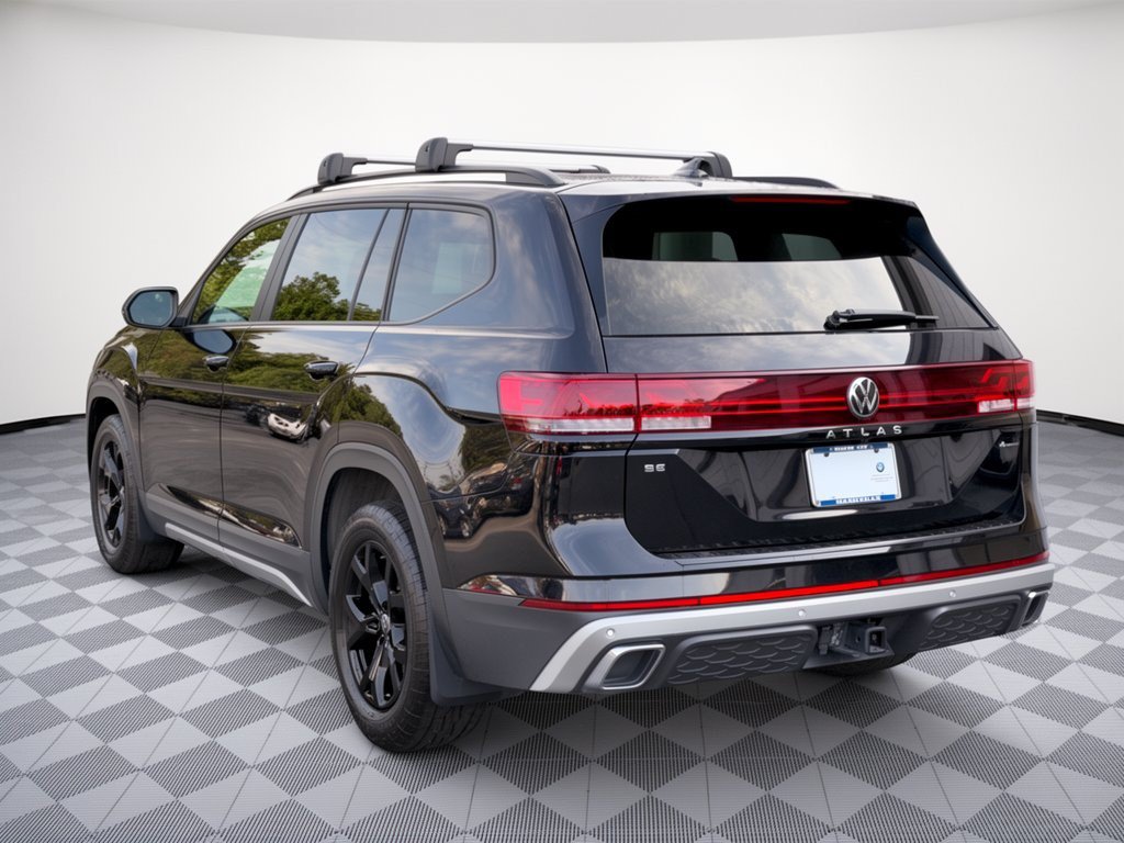 Used 2024 Volkswagen Atlas Peak Edition SE AWD/4WD image 3