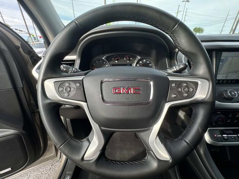 Used 2023 GMC Acadia SLT image 22