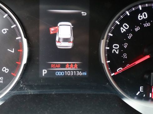 Used 2021 Toyota RAV4 LE AWD/4WD image 3