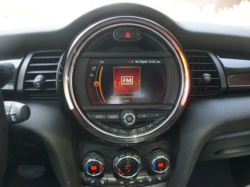 Used 2019 MINI Cooper 2-Door Hardtop w/ Premium Package FWD image 25