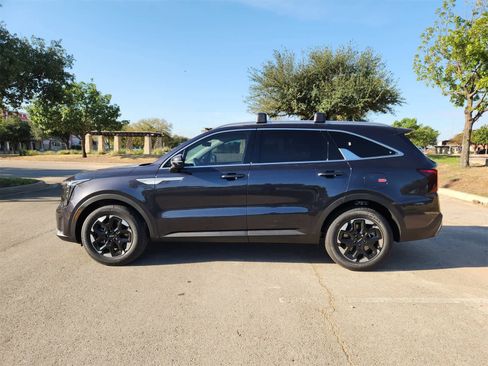 New 2026 Kia Sorento S image 3