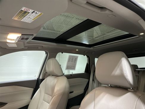 Used 2023 Nissan Rogue SL w/ SL Premium Package image 20