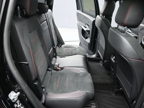 Used 2024 Mercedes-Benz GLB 250 image 25