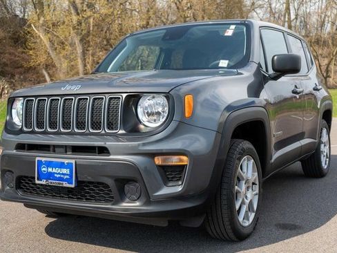 Used 2023 Jeep Renegade Latitude AWD/4WD image 2