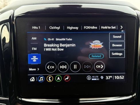 Used 2023 Chevrolet Traverse RS image 13