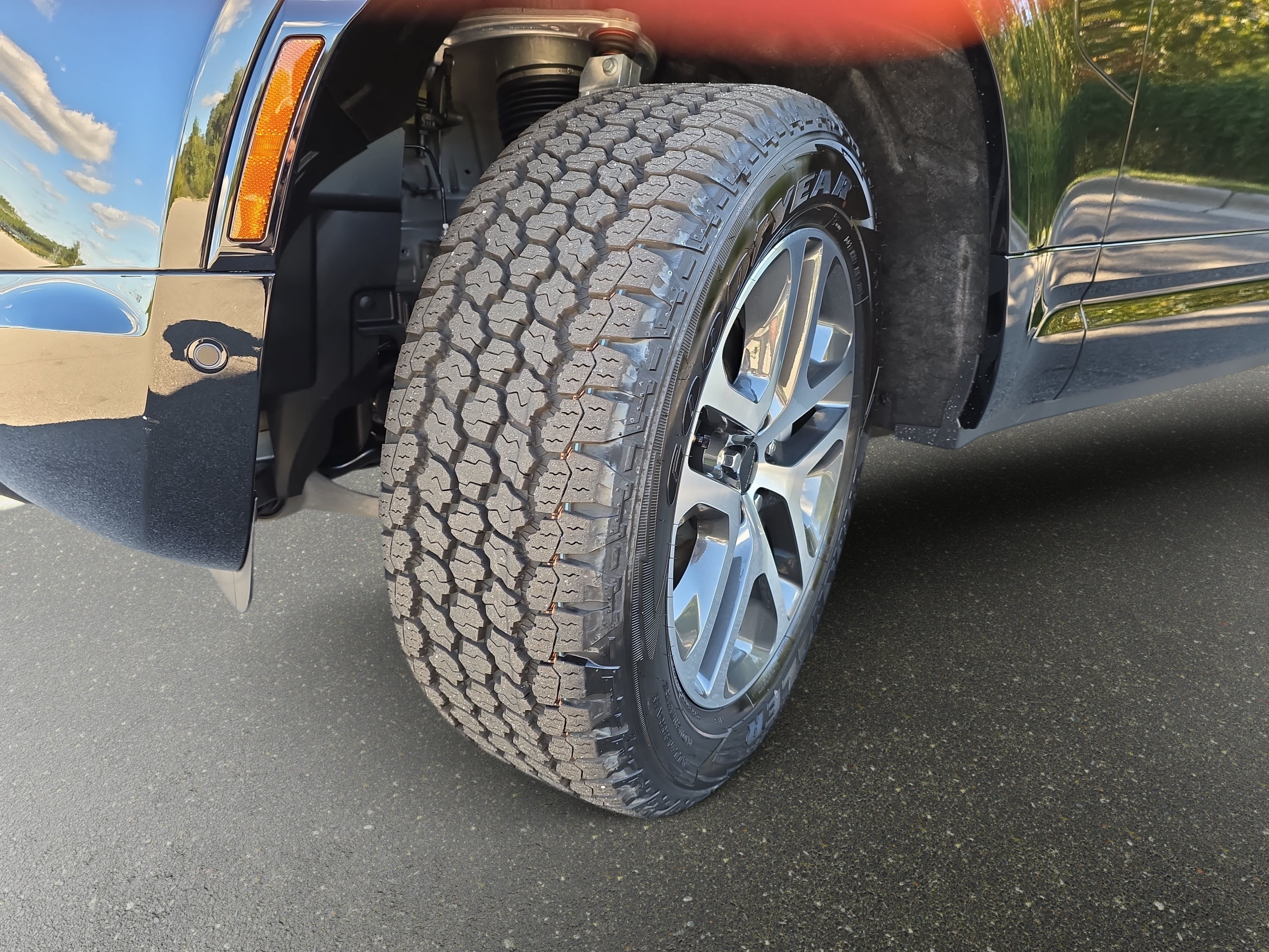 New 2026 Land Rover Defender 110 X-Dynamic SE AWD/4WD image 32