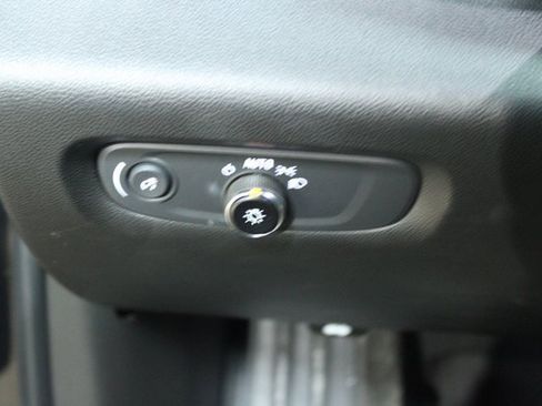 Used 2023 Chevrolet Traverse Premier image 15