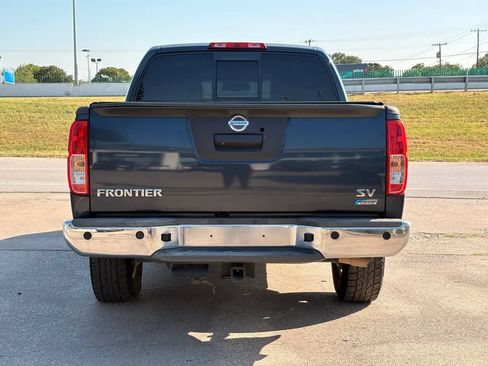 Used 2017 Nissan Frontier SV w/ SV Value Truck Package RWD image 4