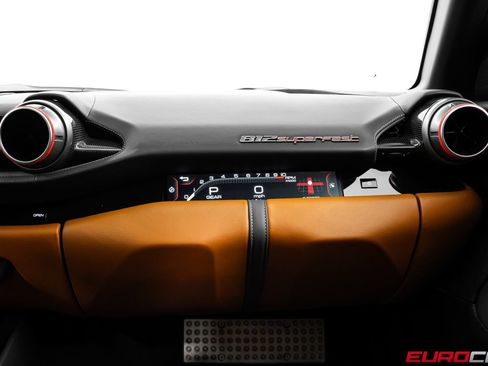 Used 2020 Ferrari 812 Superfast RWD image 38