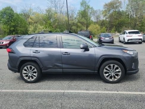Used 2019 Toyota RAV4 XLE Premium w/ Cold Weather Package AWD/4WD image 5