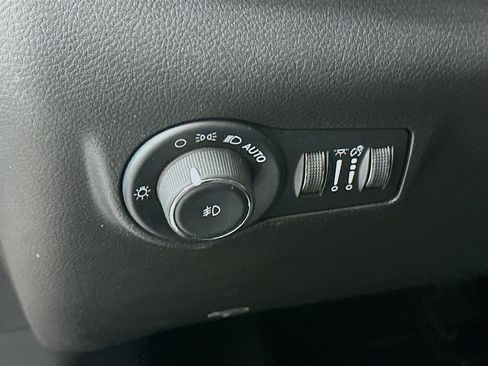 Used 2025 Jeep Compass Limited AWD/4WD image 17