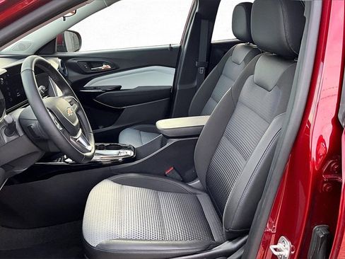 Used 2024 Chevrolet Trax LT w/ Sunroof Package image 20