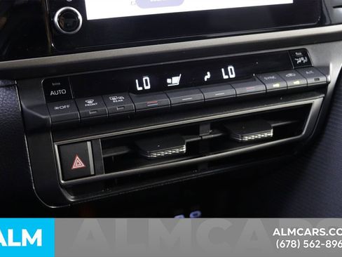 Used 2025 Toyota Camry SE image 36