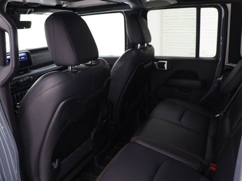 Used 2024 Jeep Wrangler Unlimited Sahara w/ Technology Group image 11