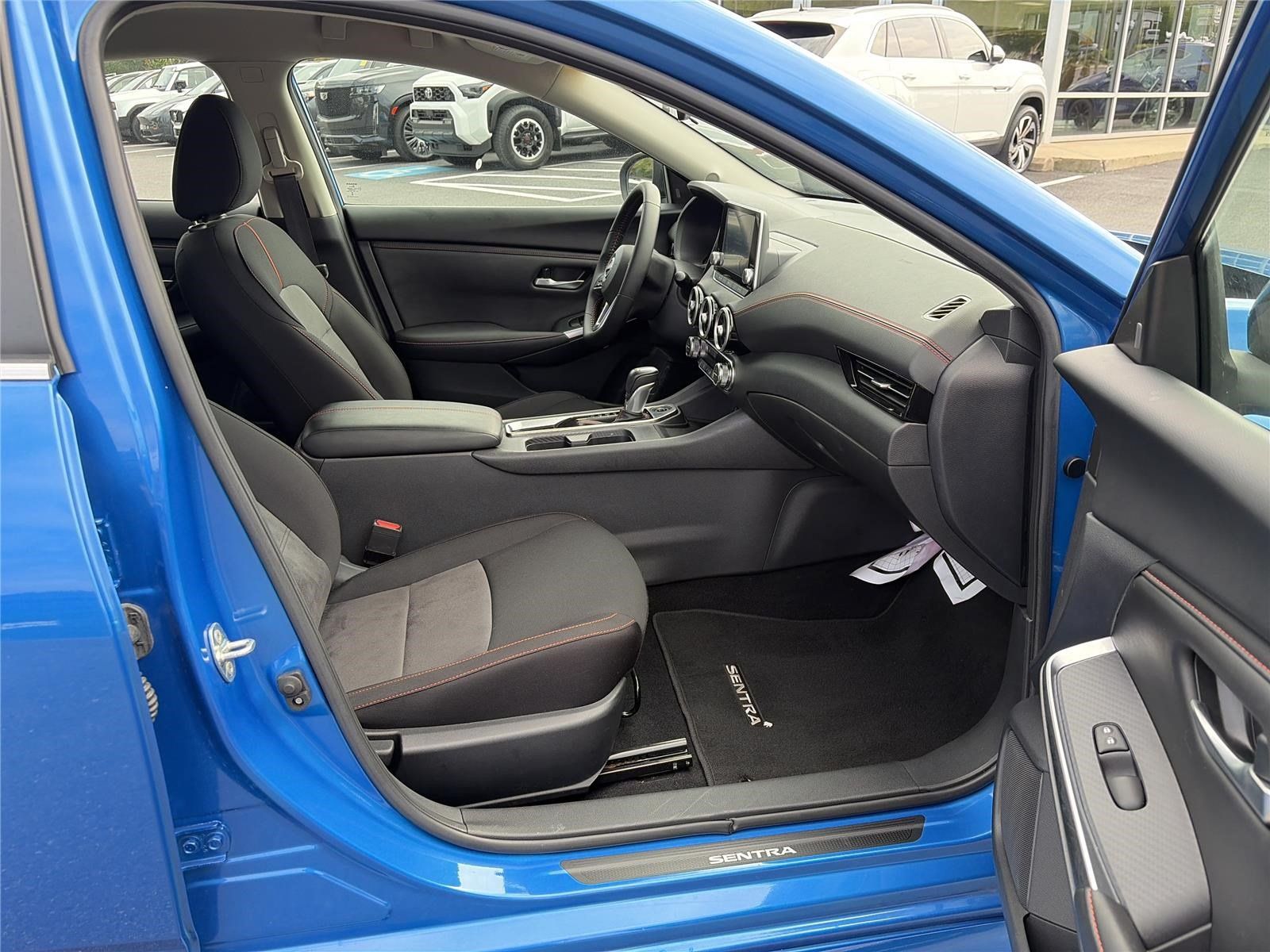 Used 2025 Nissan Sentra SR FWD image 14