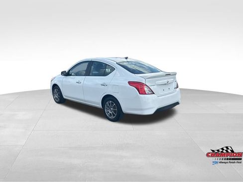 Used 2016 Nissan Versa SV image 3