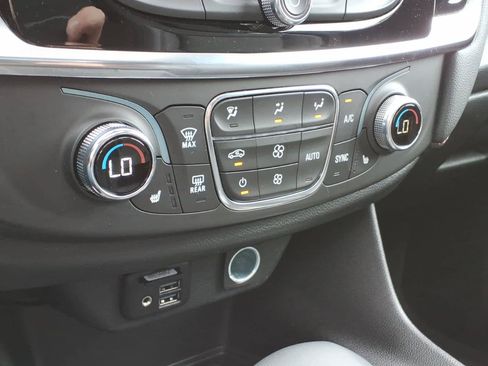 Used 2023 Chevrolet Traverse RS AWD/4WD image 12