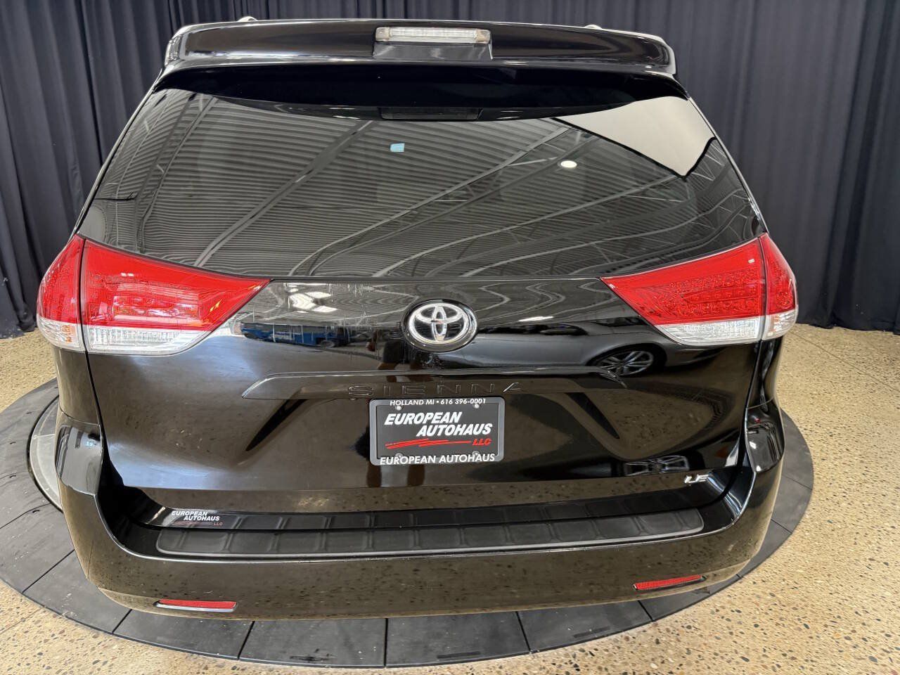 Used 2011 Toyota Sienna LE w/ Towing Pkg FWD image 7