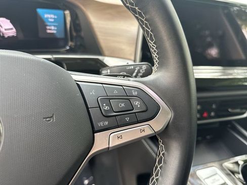 Used 2025 Volkswagen Atlas SE image 37