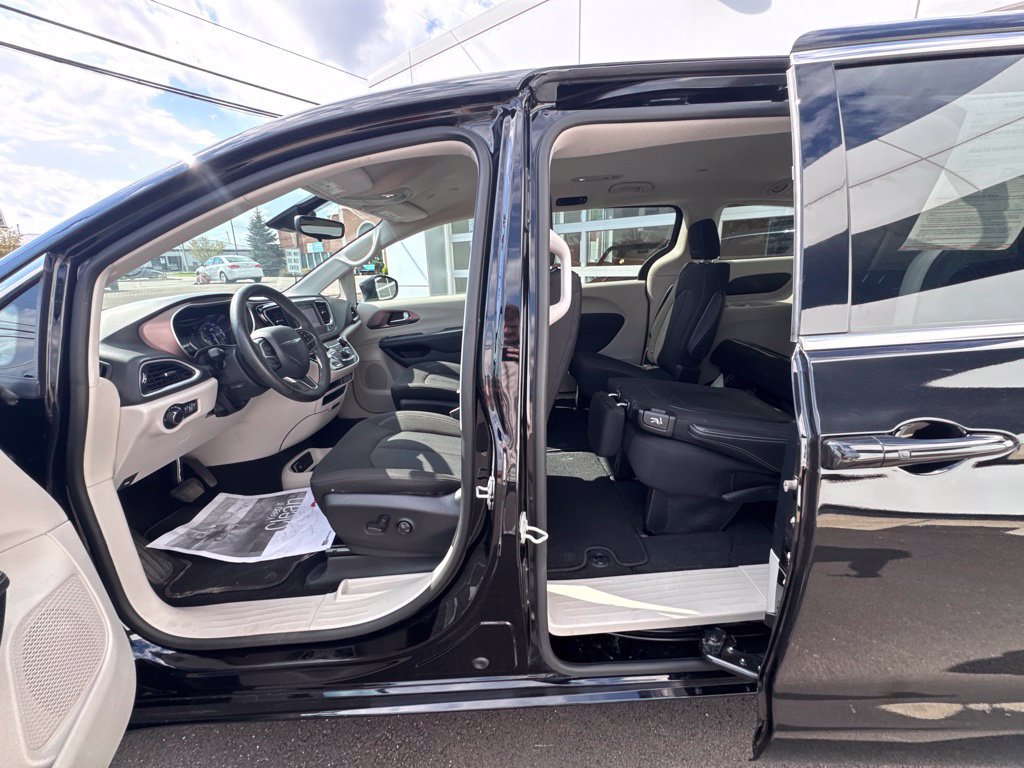 Used 2024 Chrysler Voyager LX FWD image 30