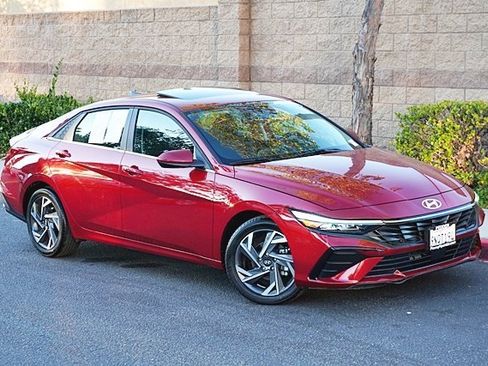 Certified 2025 Hyundai Elantra SEL image 3