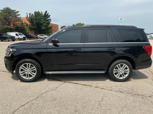 Used 2022 Ford Expedition XLT AWD/4WD image 2