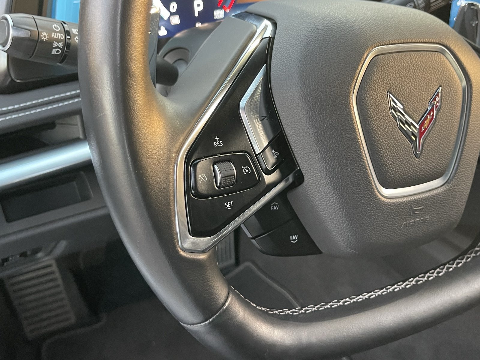 Used 2024 Chevrolet Corvette Stingray Coupe RWD image 21