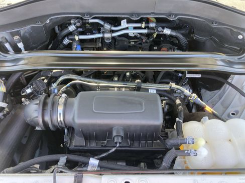 Used 2024 Ford Explorer Limited image 18