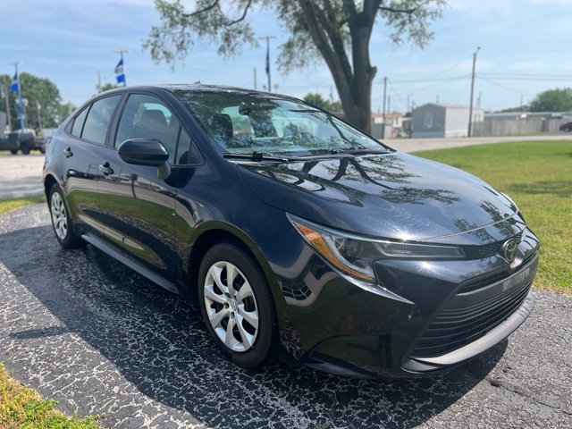 Used 2023 Toyota Corolla LE FWD image 2