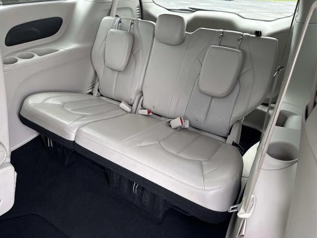 Used 2021 Chrysler Pacifica Touring-L FWD image 14