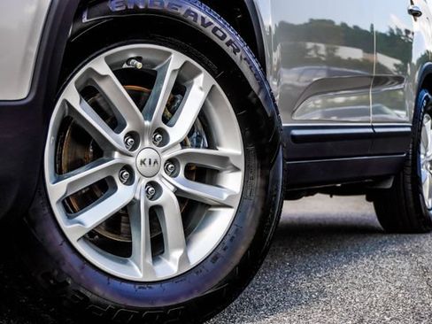 Used 2014 Kia Sorento LX FWD image 3