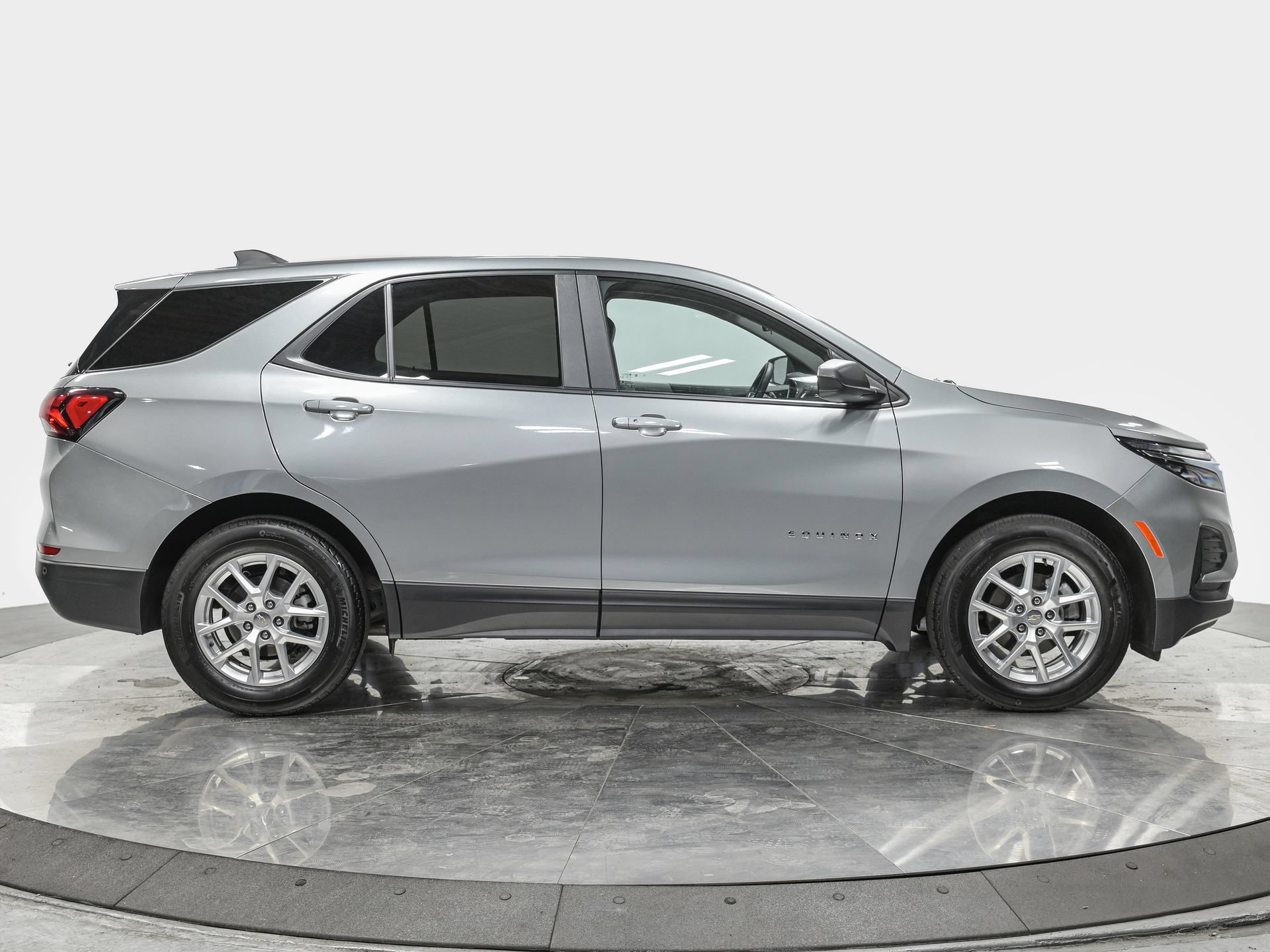 Used 2024 Chevrolet Equinox LS w/ LS Convenience Package FWD image 8