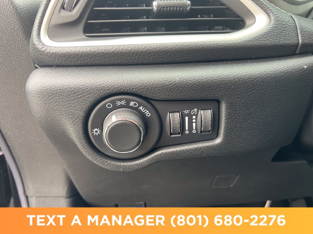 New 2027 Chrysler Pacifica Select w/ Family Tech Group AWD/4WD image 31